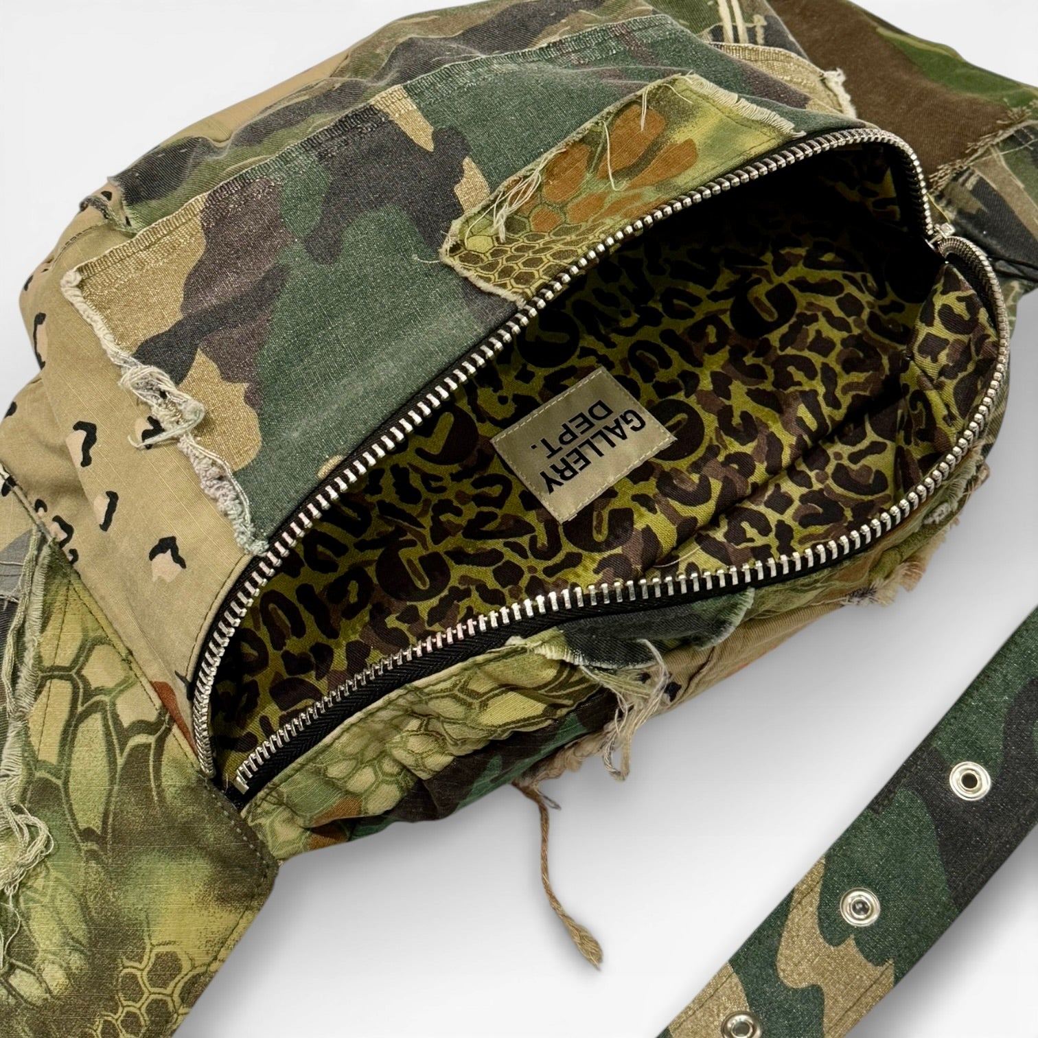GALLERY DEPT. TRAVEL SACK mixed camo – Grand Gallery